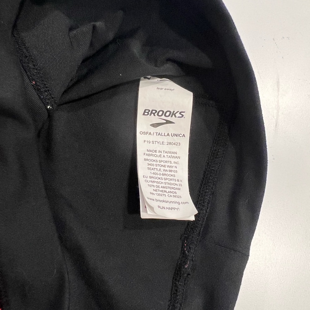 Brooks winter running hat never worn